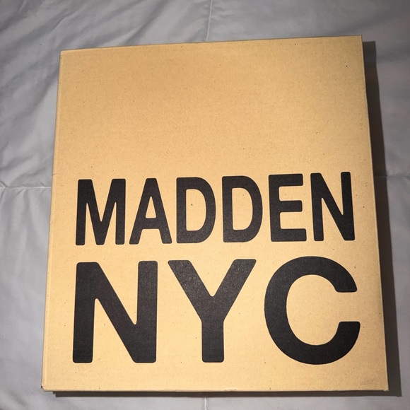 Steve Madden Black Chunky Heel Sandals - Picture 5 of 9